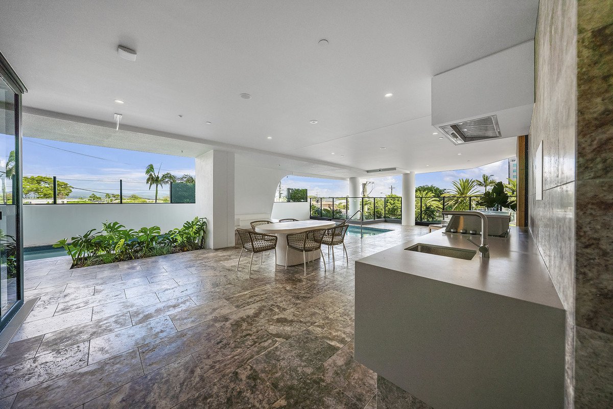 302/6 Second Avenue Burleigh Heads 14