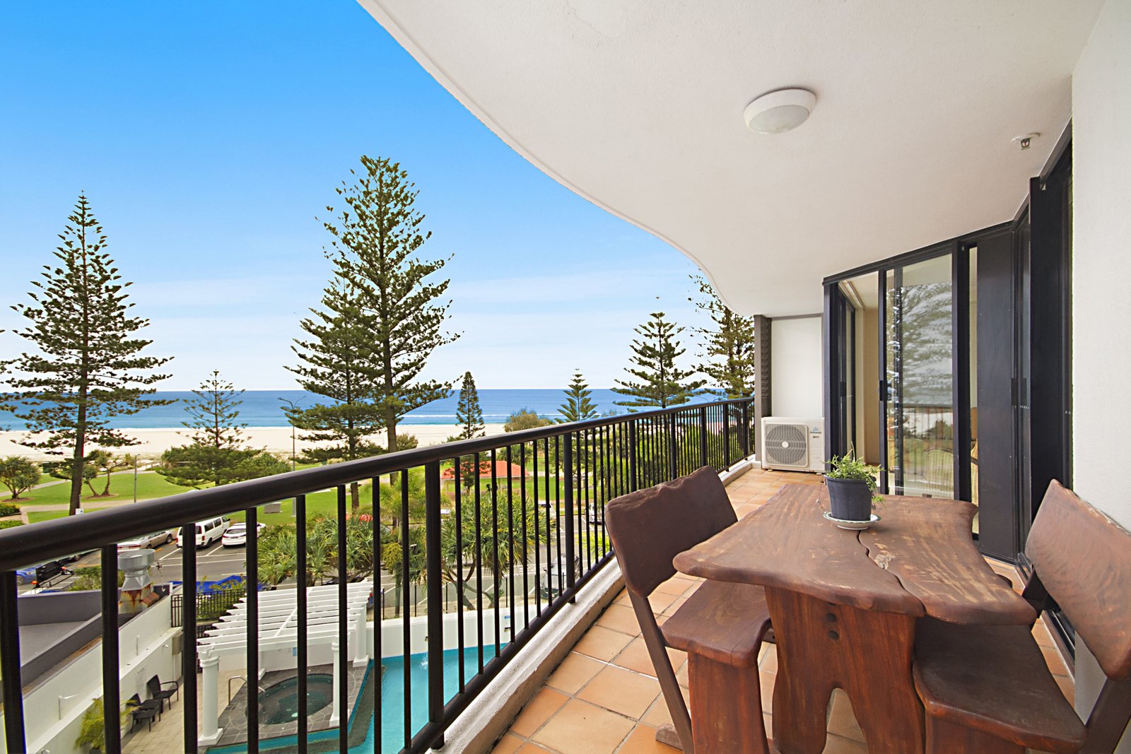 302/88 Marine Parade COOLANGATTA 2