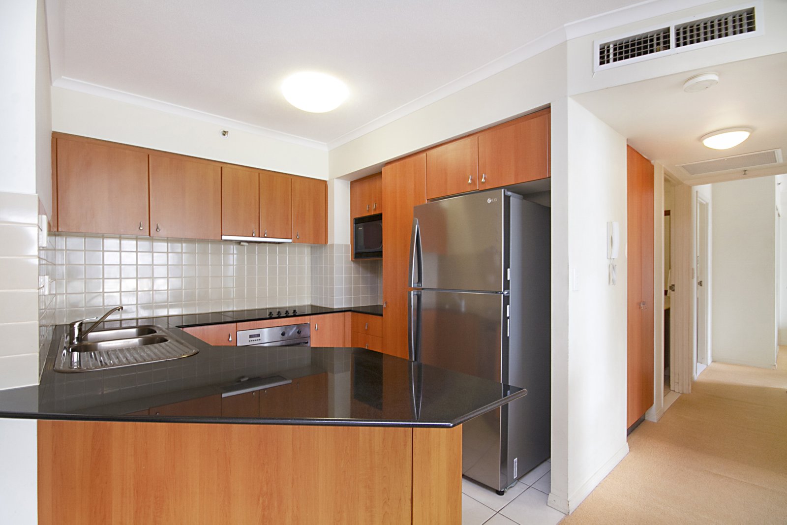 302/88 Marine Parade COOLANGATTA 4