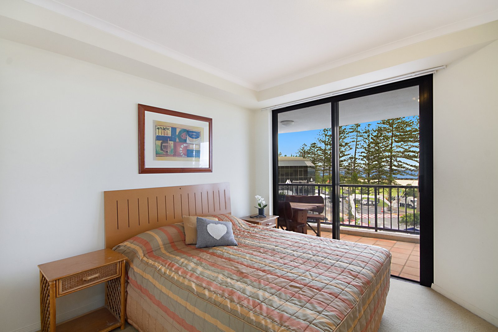 302/88 Marine Parade COOLANGATTA 5