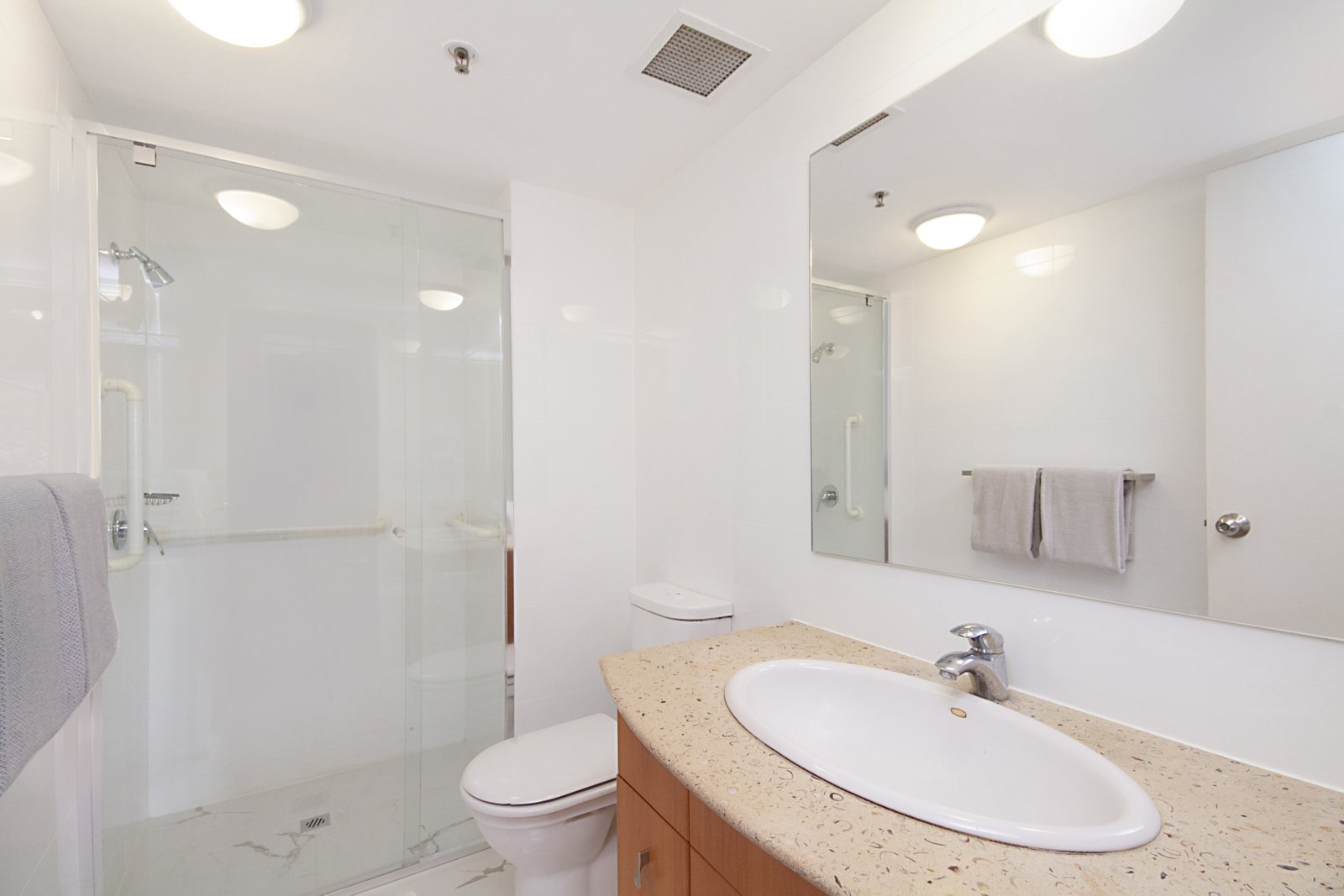 302/88 Marine Parade COOLANGATTA 6