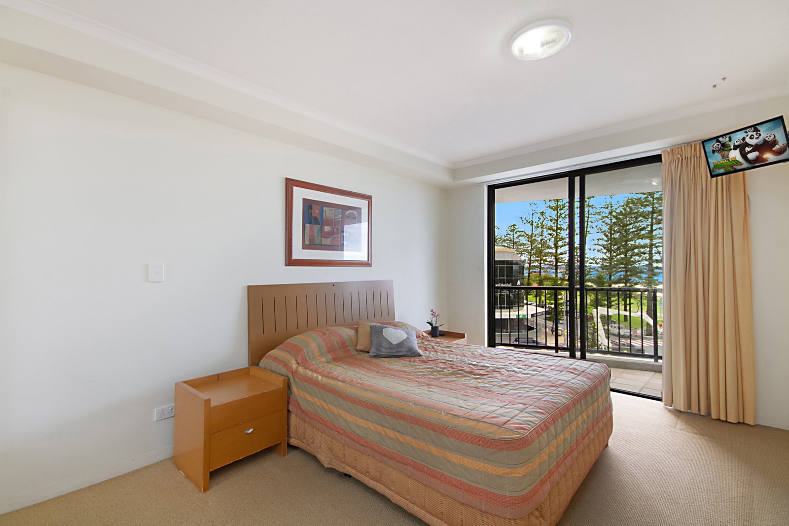 302/88 Marine Parade COOLANGATTA 7