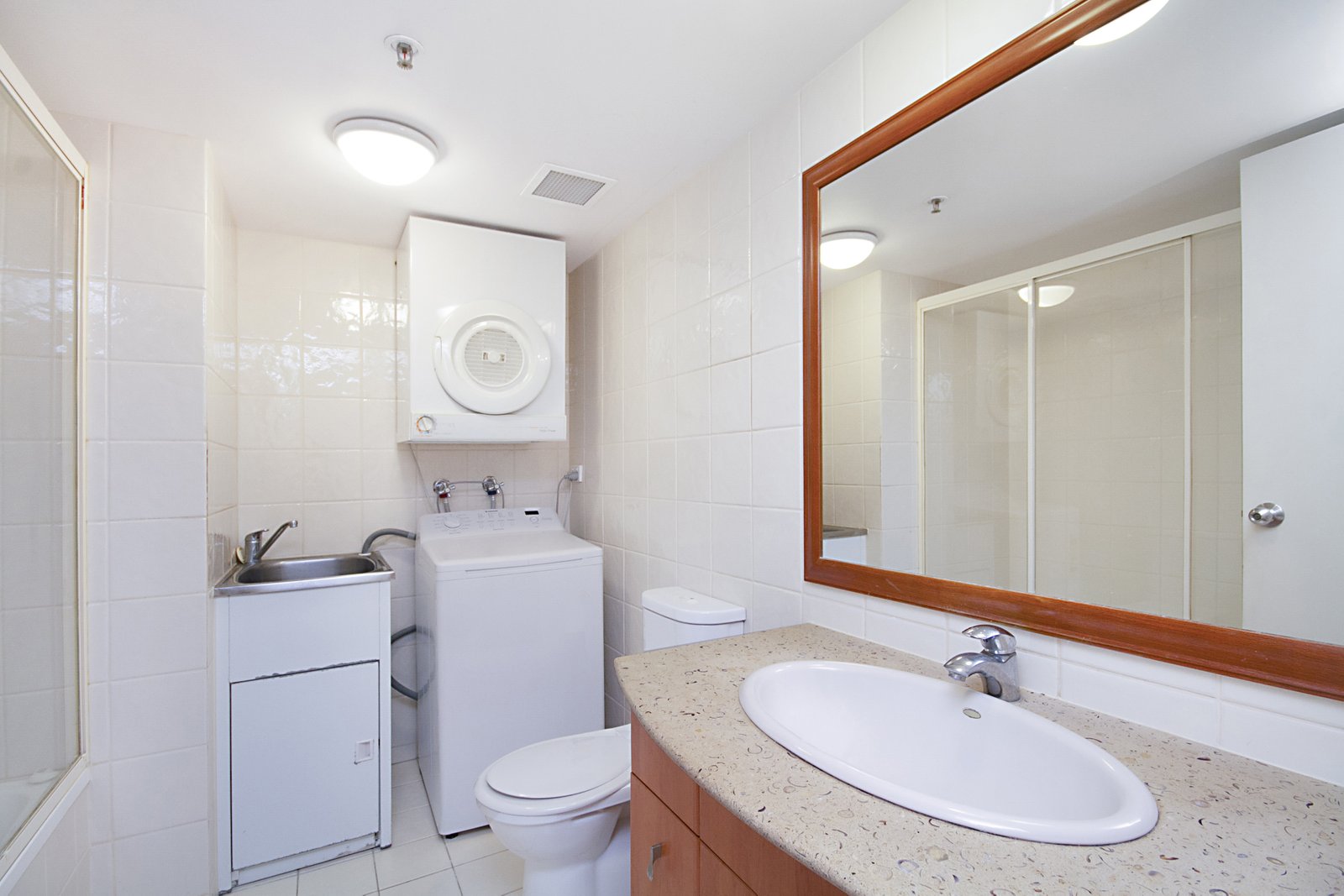 302/88 Marine Parade COOLANGATTA 8