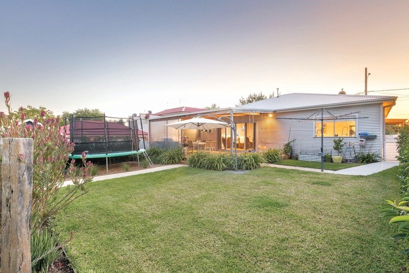 303 Pleasant Street South BALLARAT CENTRAL 9