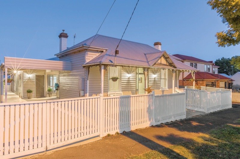 303 Pleasant Street South BALLARAT CENTRAL 13