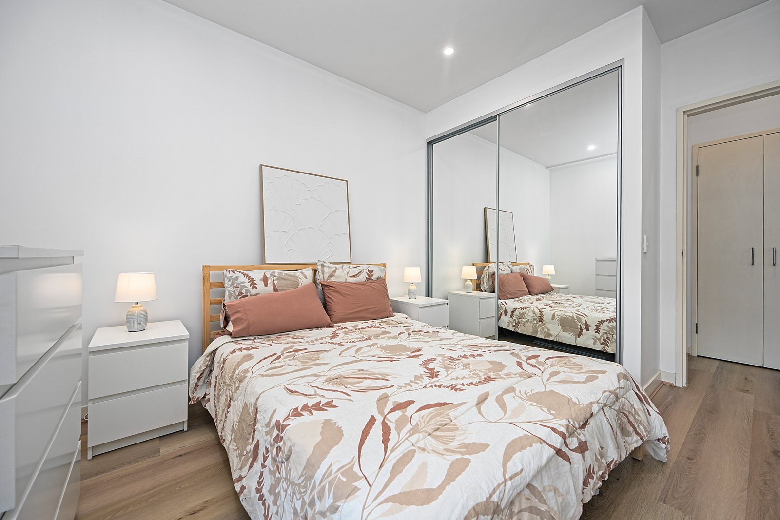 303/101C Lord Sheffield Circuit PENRITH 5