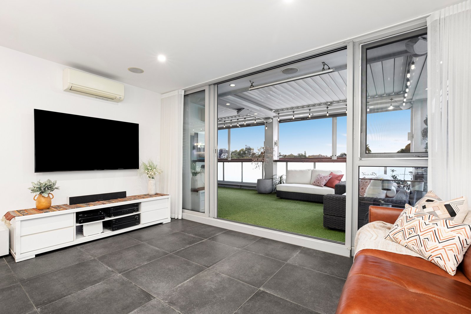 Gallery: 303/171 Inkerman Street