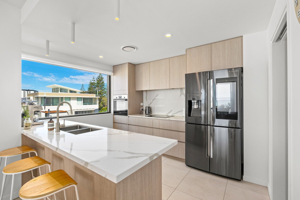 303/3 Twenty Third Avenue Palm Beach 8