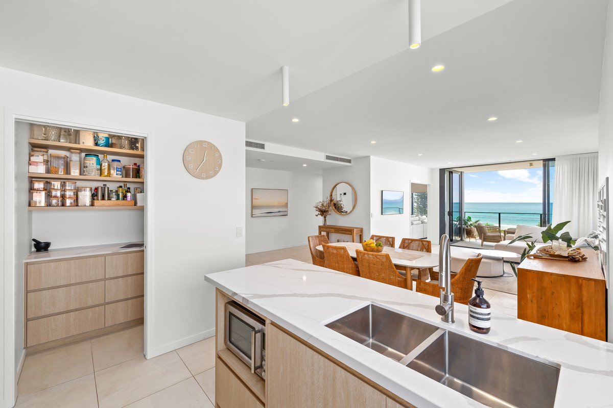 303/3 Twenty Third Avenue Palm Beach 9