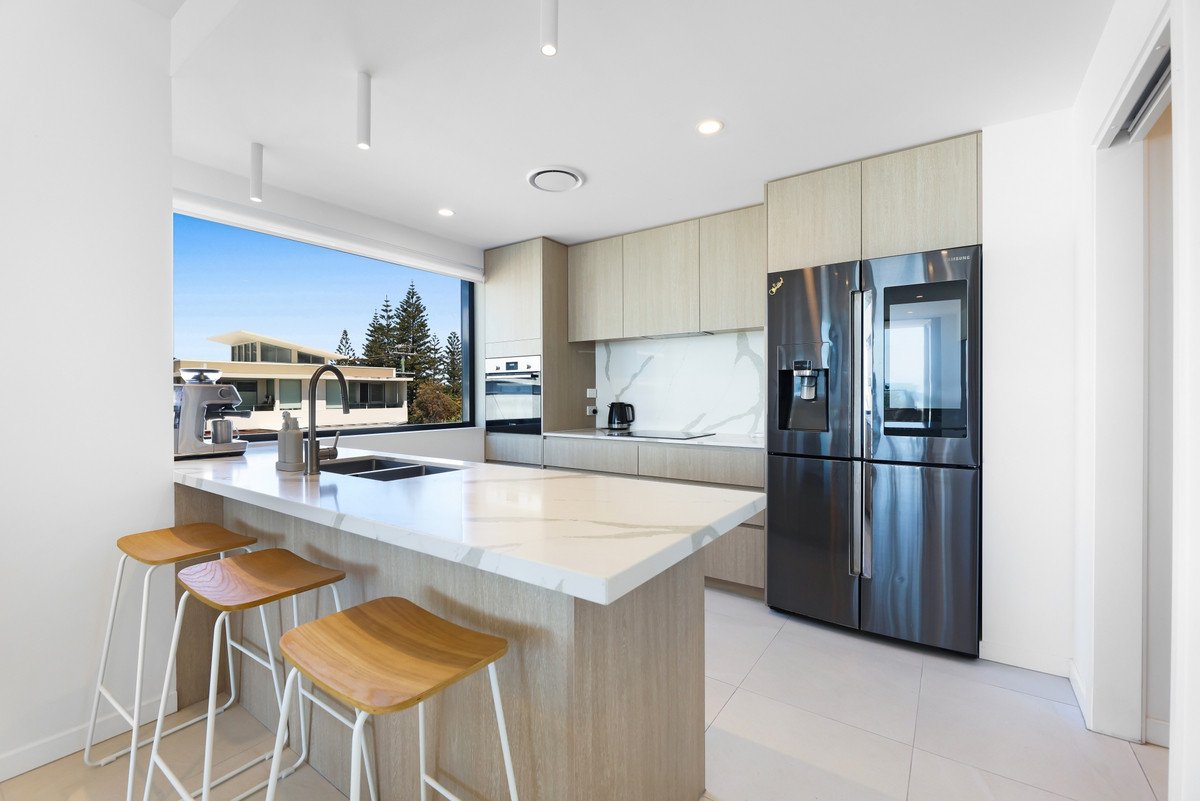 303/3 Twenty Third Avenue Palm Beach 3