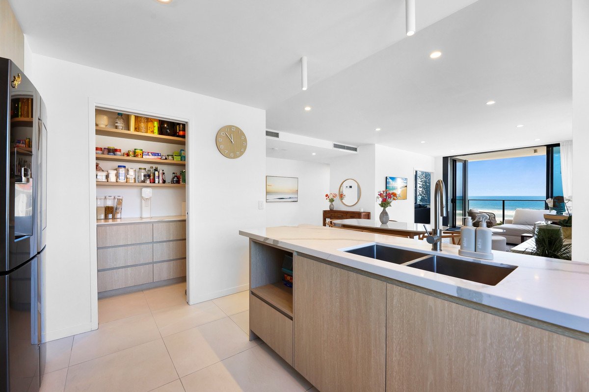 303/3 Twenty Third Avenue Palm Beach 4