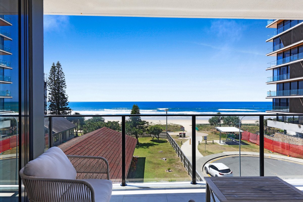 303/3 Twenty Third Avenue Palm Beach 13