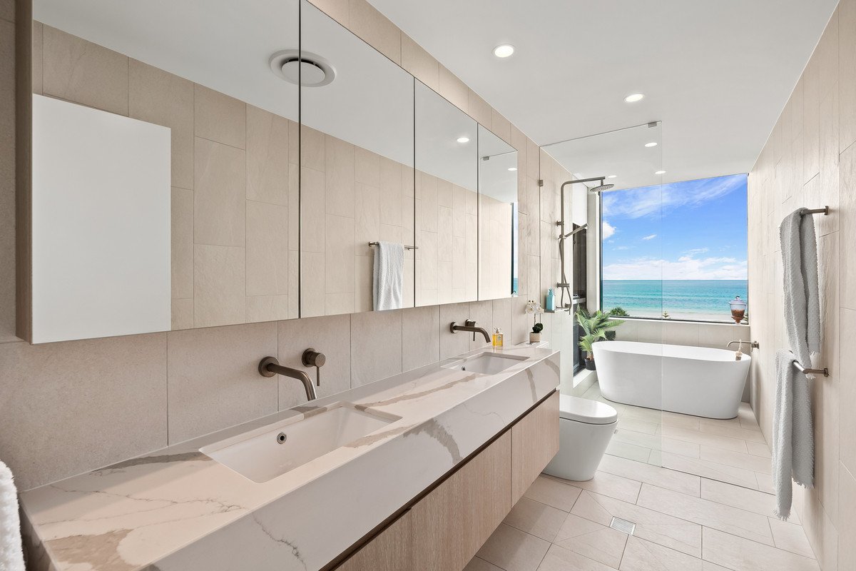 303/3 Twenty Third Avenue Palm Beach 17