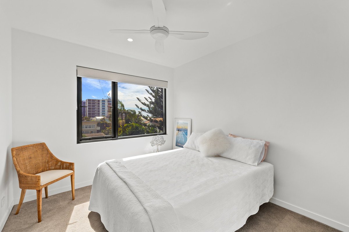 303/3 Twenty Third Avenue Palm Beach 18