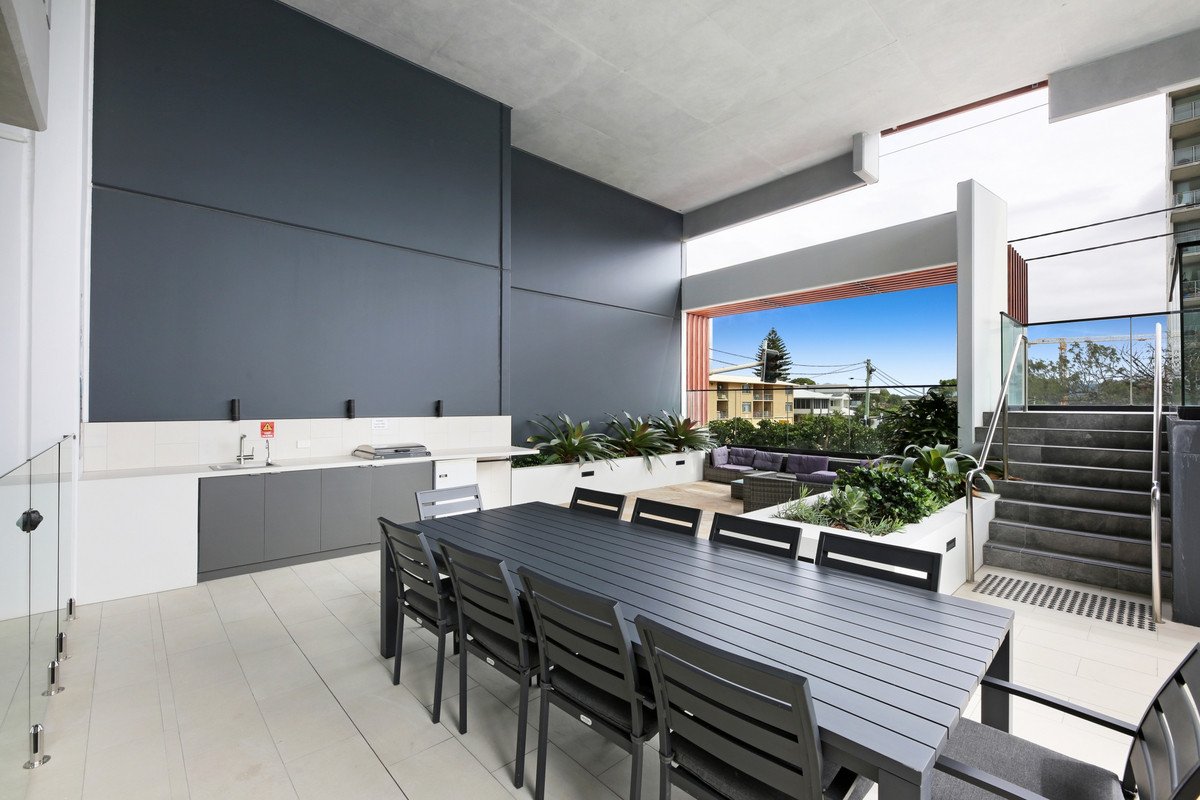 303/3 Twenty Third Avenue Palm Beach 26