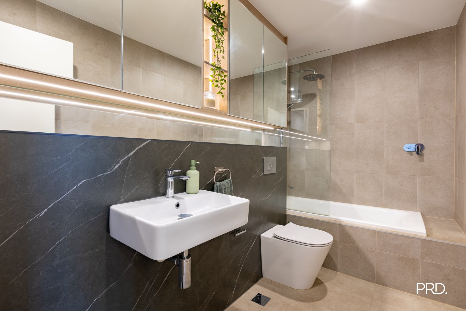 303/4B Retreat Dr  Penrith 9