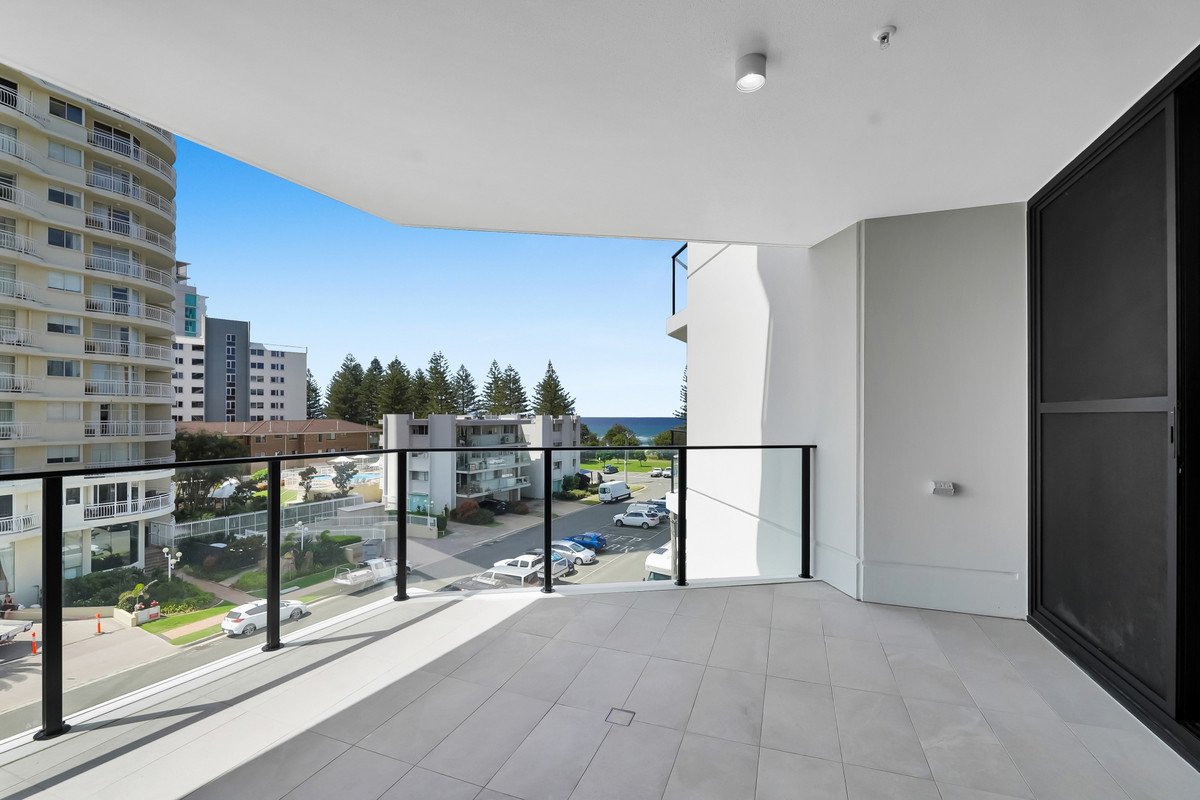 303/6 Second Avenue Burleigh Heads 8