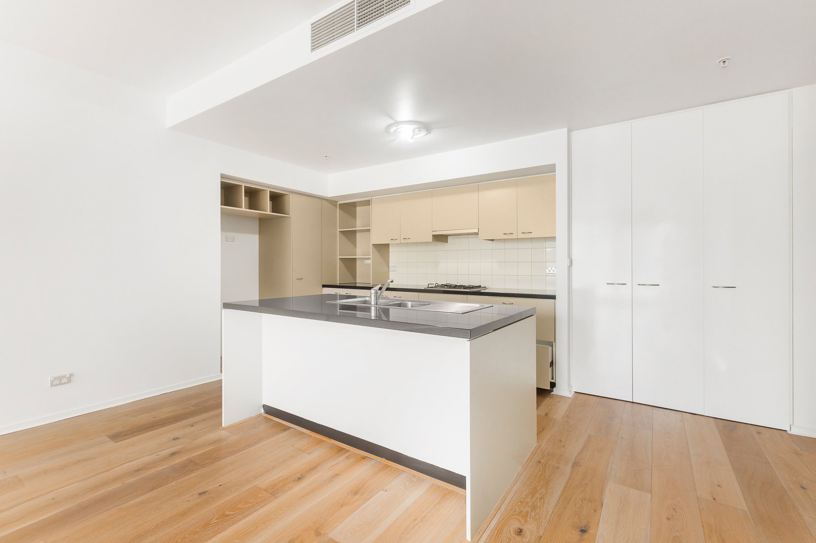 Gallery: 303/65 Beach Street Street