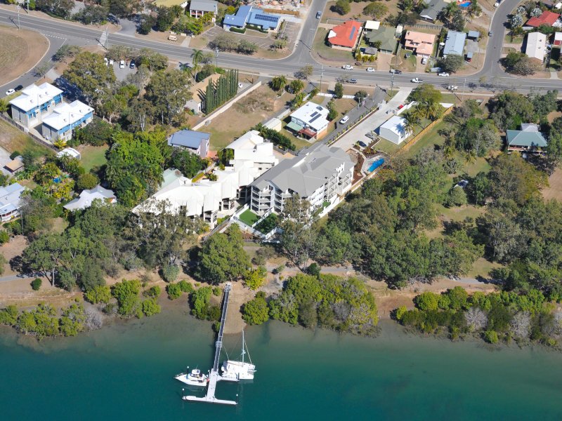 304/10 WYNDHAM Avenue BOYNE ISLAND 4