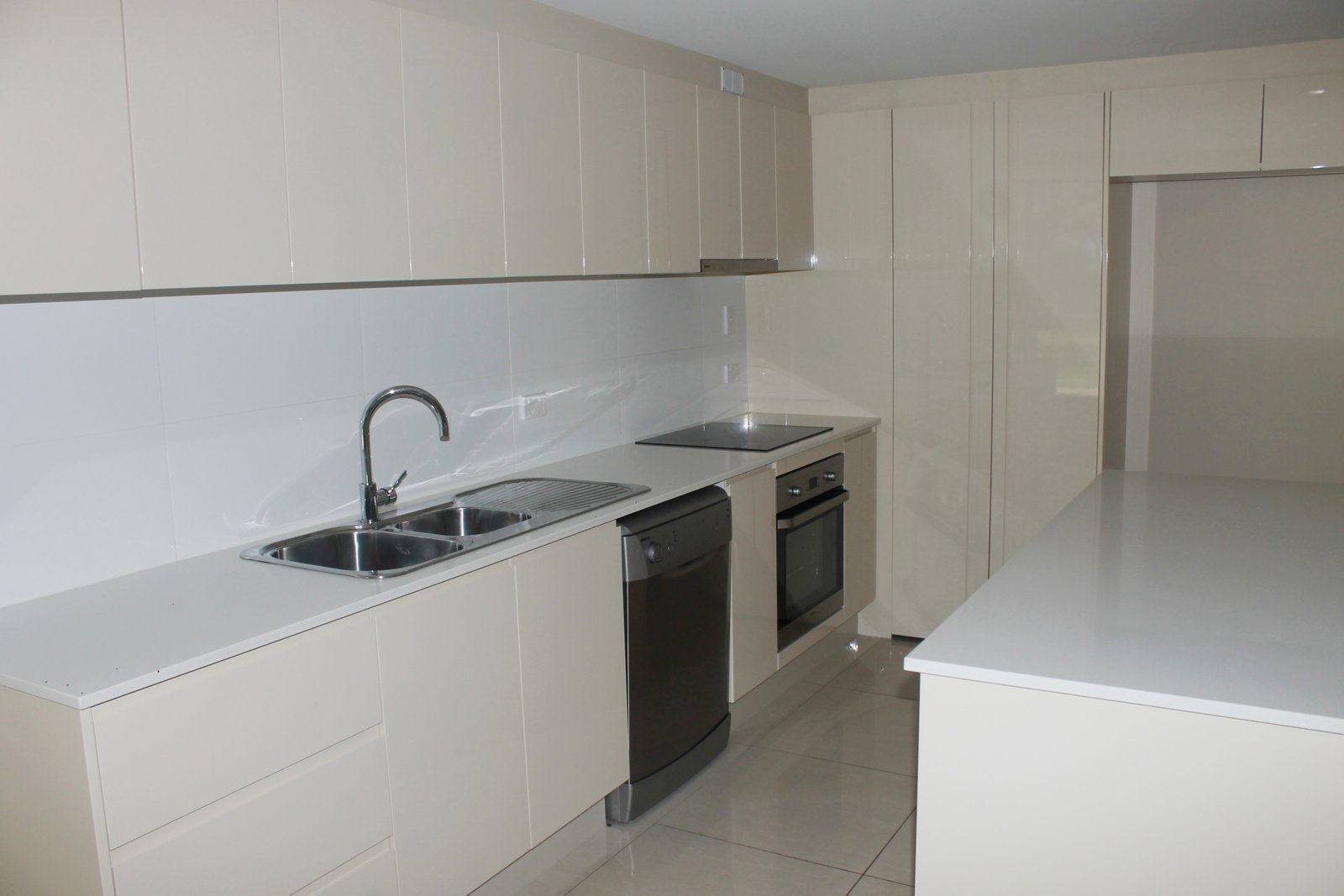 304/10 WYNDHAM Avenue BOYNE ISLAND 11