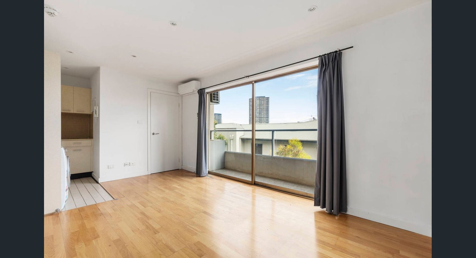 304/64 Wellington Street, ST KILDA VIC 3182 Buxton 2022