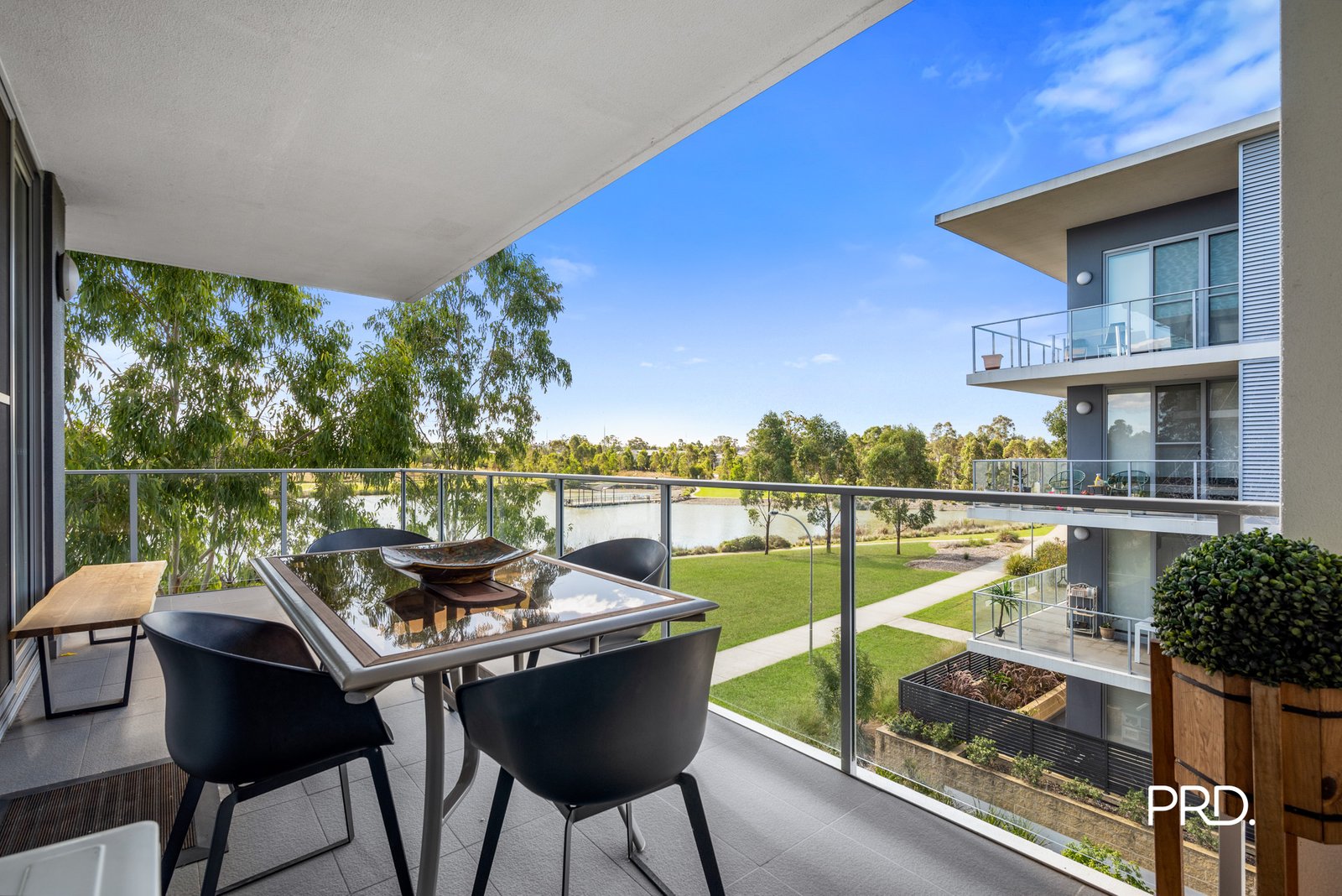304/98 Lakeside Parade JORDAN SPRINGS 1