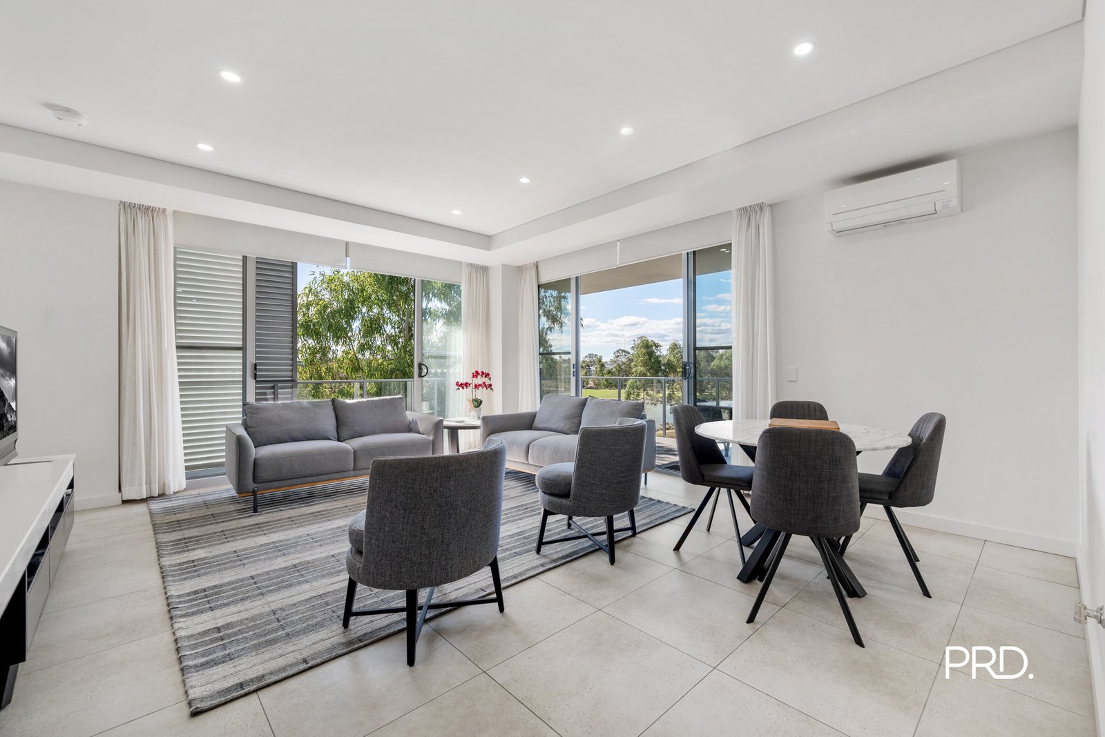 304/98 Lakeside Parade JORDAN SPRINGS 4