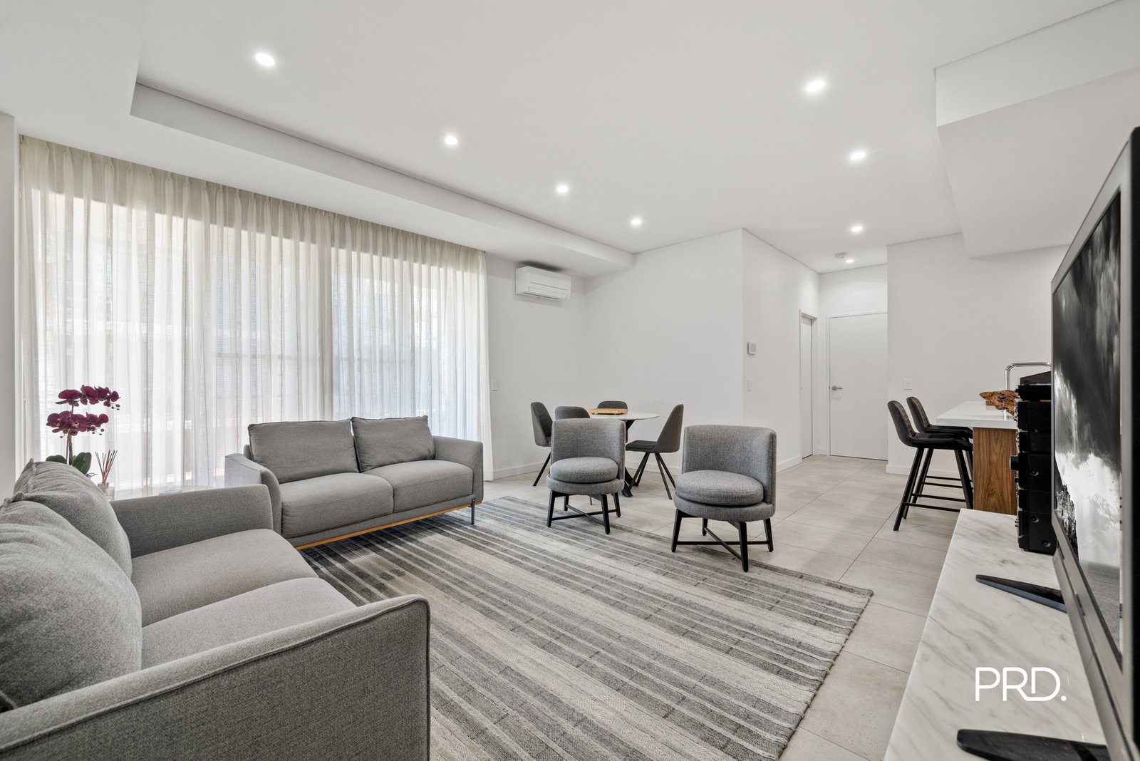 304/98 Lakeside Parade JORDAN SPRINGS 5