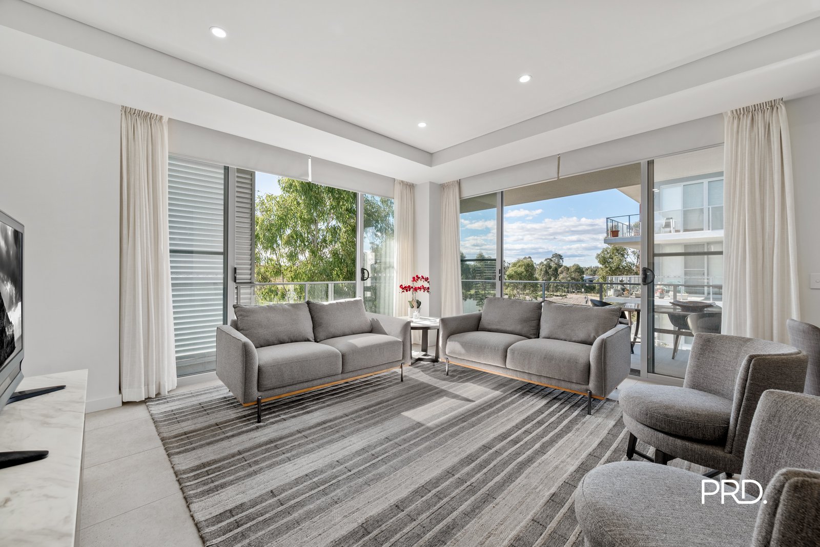 304/98 Lakeside Parade JORDAN SPRINGS 6