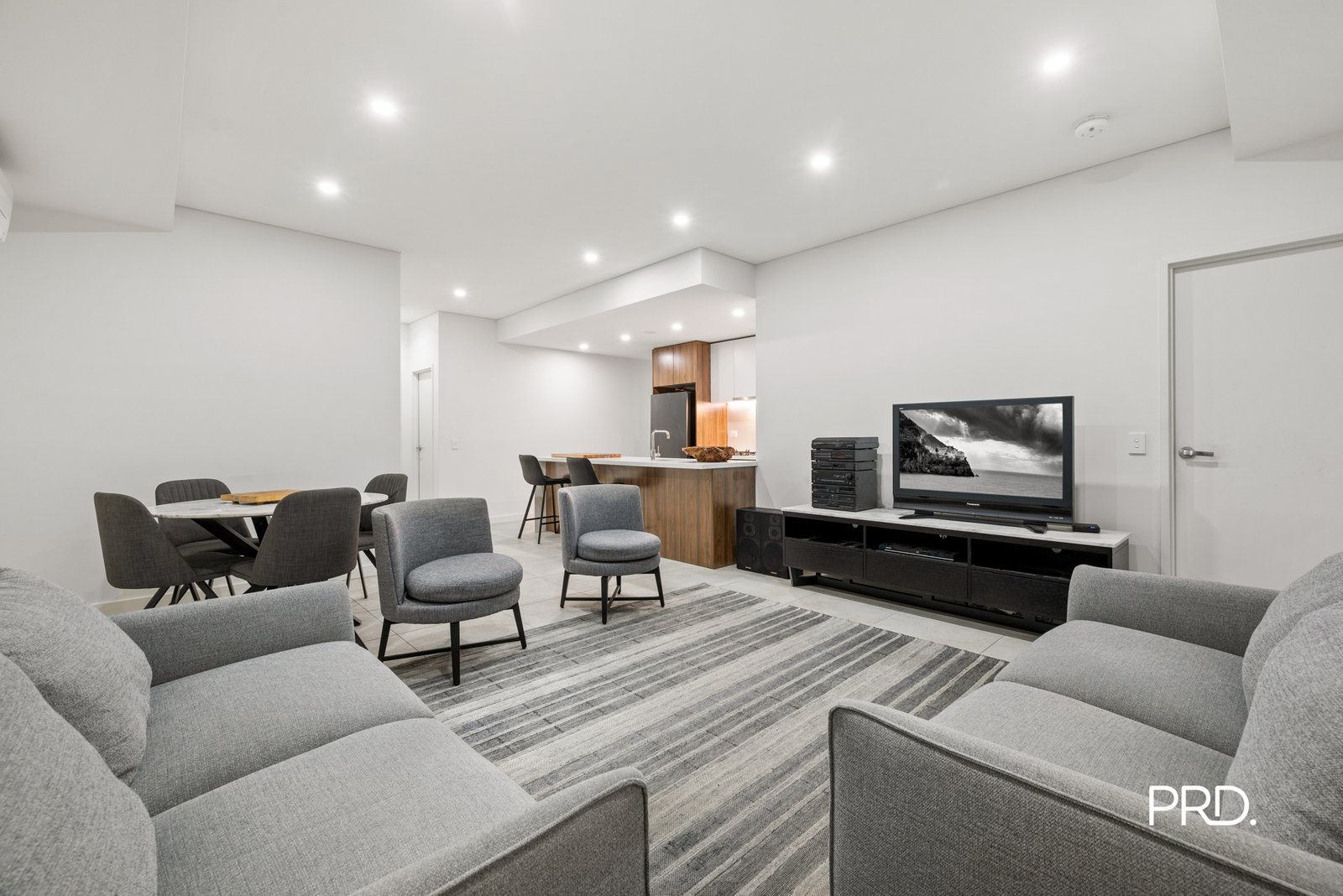304/98 Lakeside Parade JORDAN SPRINGS 7