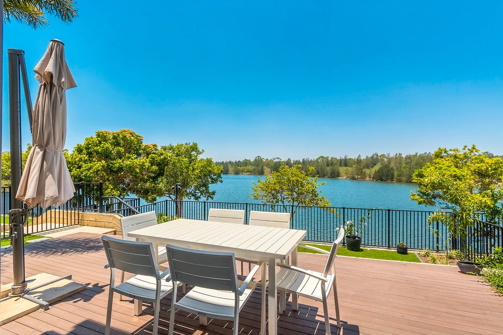 3050 Quay South Drive CARRARA 1