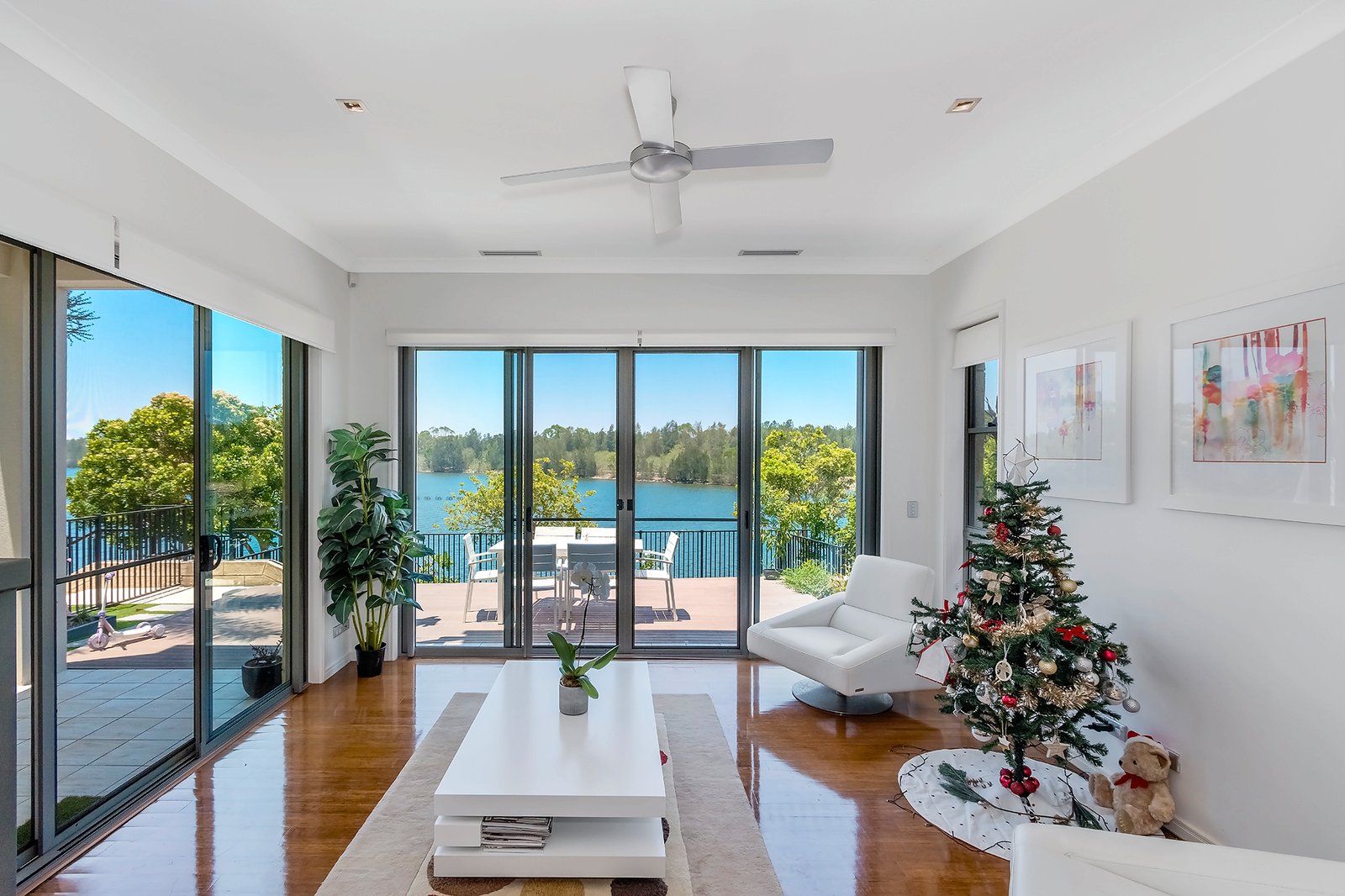 3050 Quay South Drive CARRARA 2