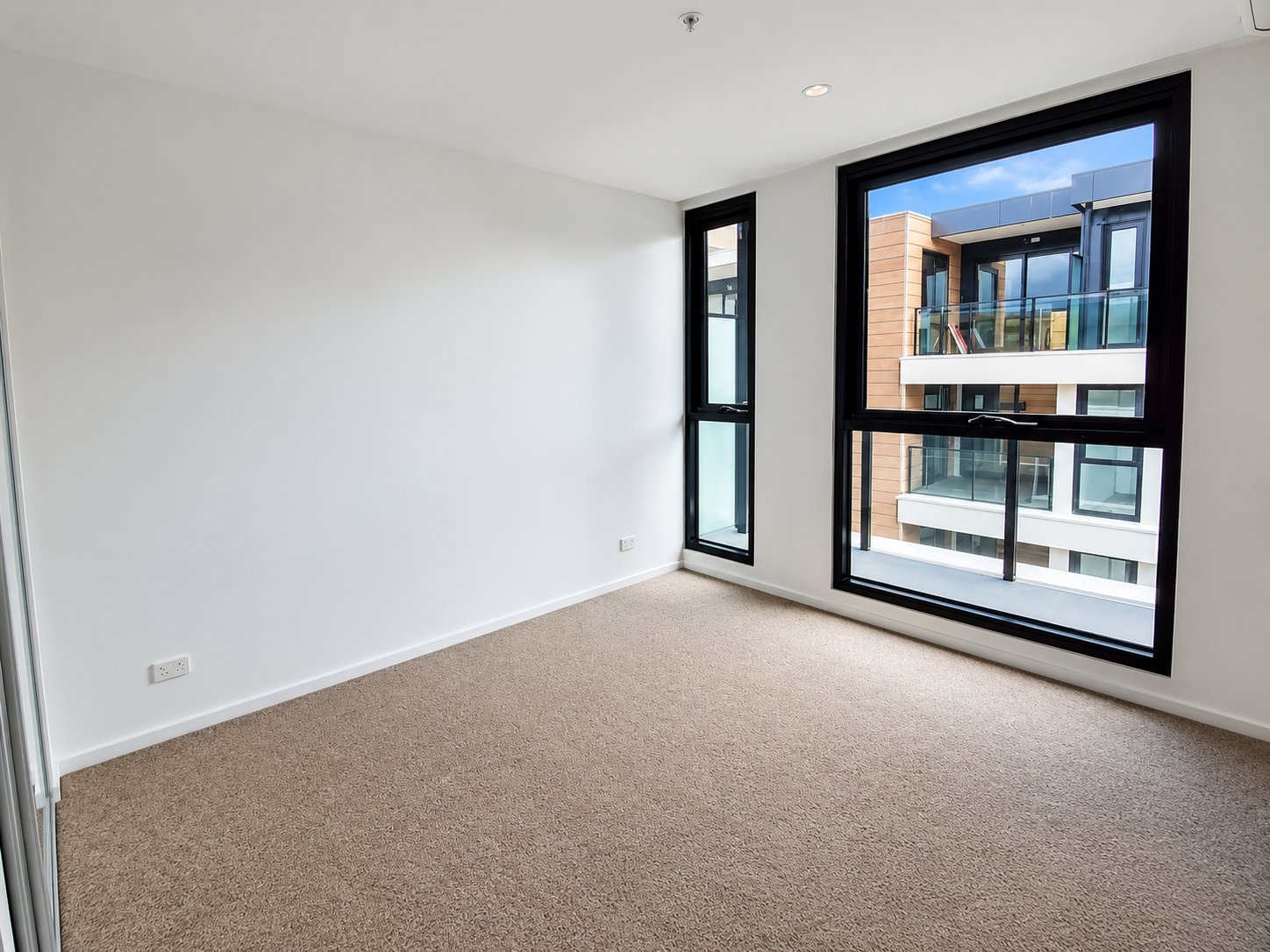 Gallery: 305/23 Collins Street
