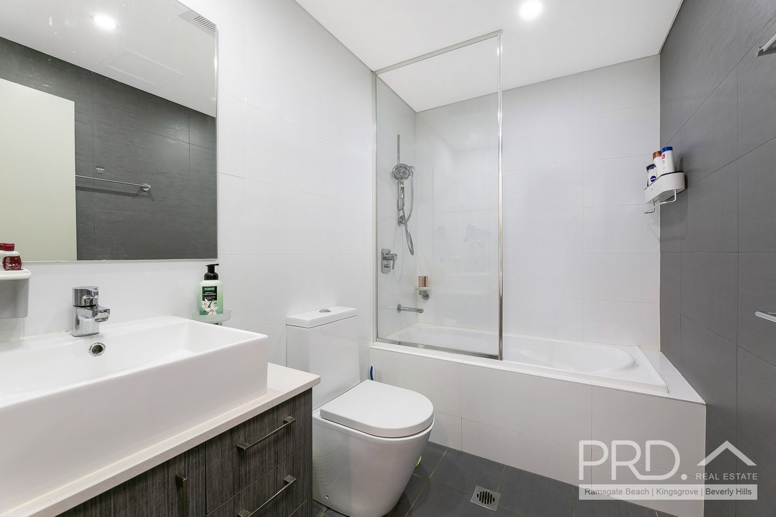 305/4 Broughton Street CANTERBURY 8