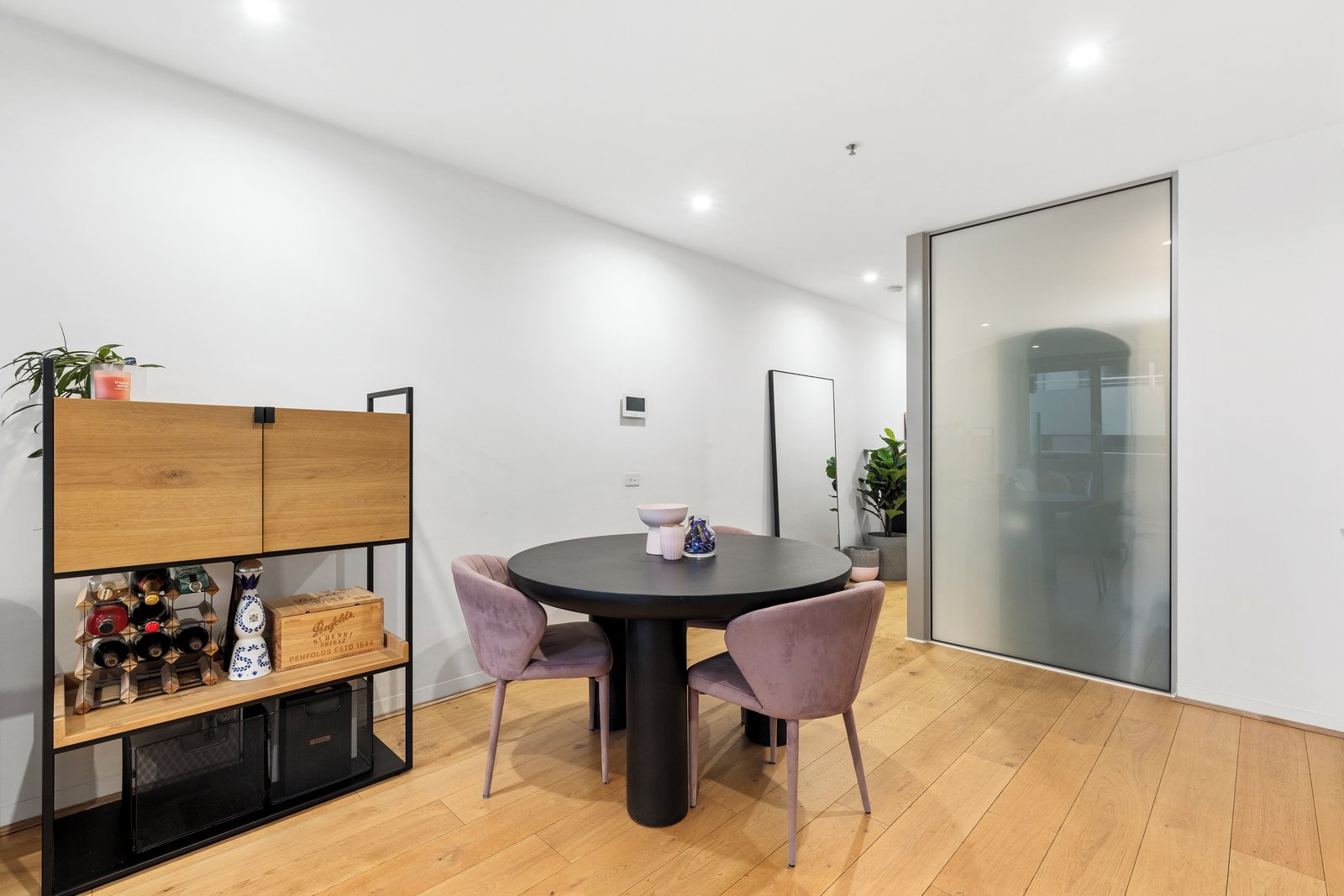 Gallery: 305/99 Dow Street