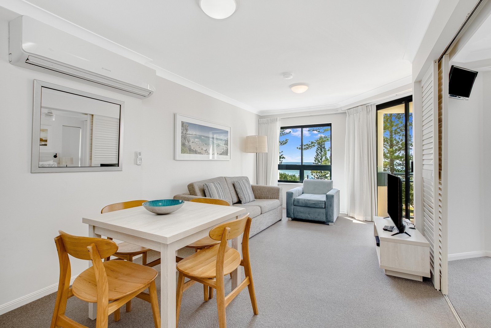 305/99 Griffith St  COOLANGATTA 3