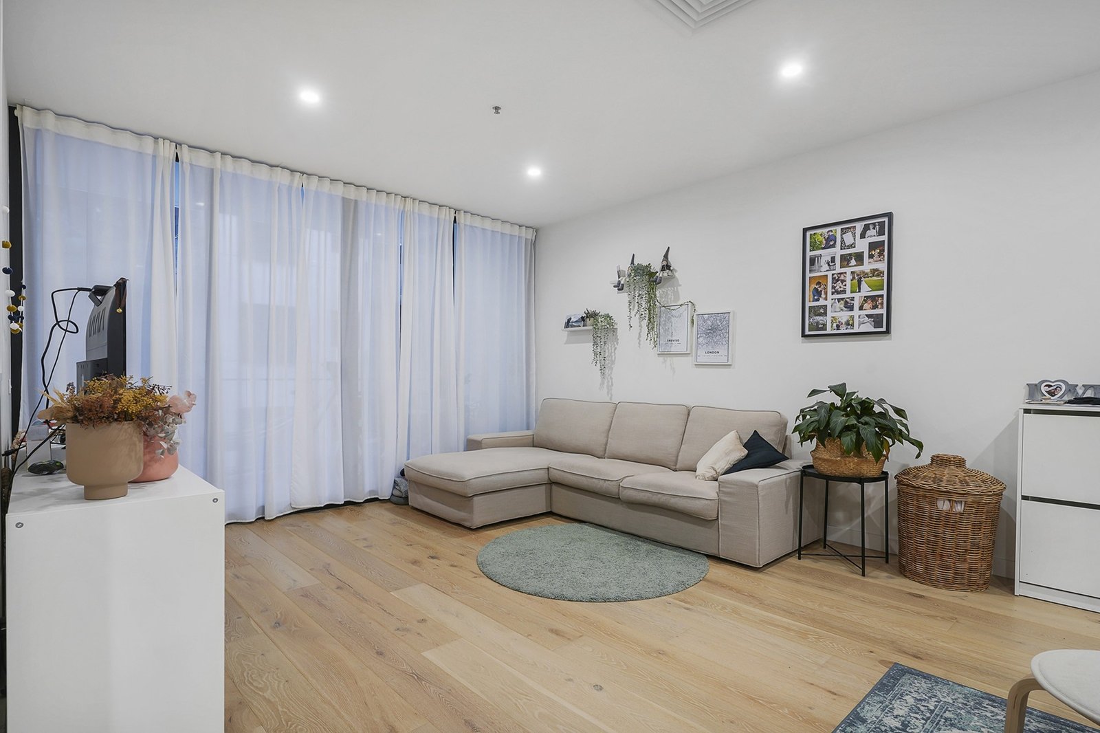 Gallery: 305/9B Remington Drive