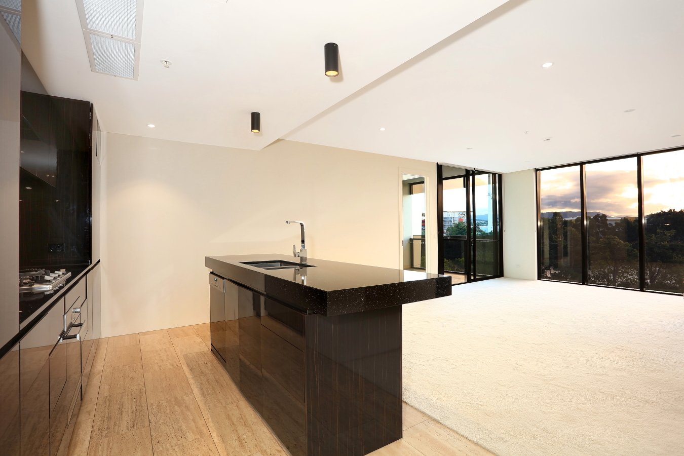 305W/1 Marina Drive BENOWA 5