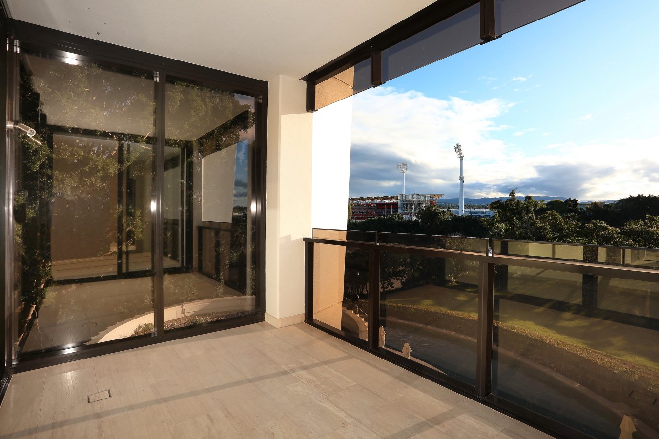 305W/1 Marina Drive BENOWA 9