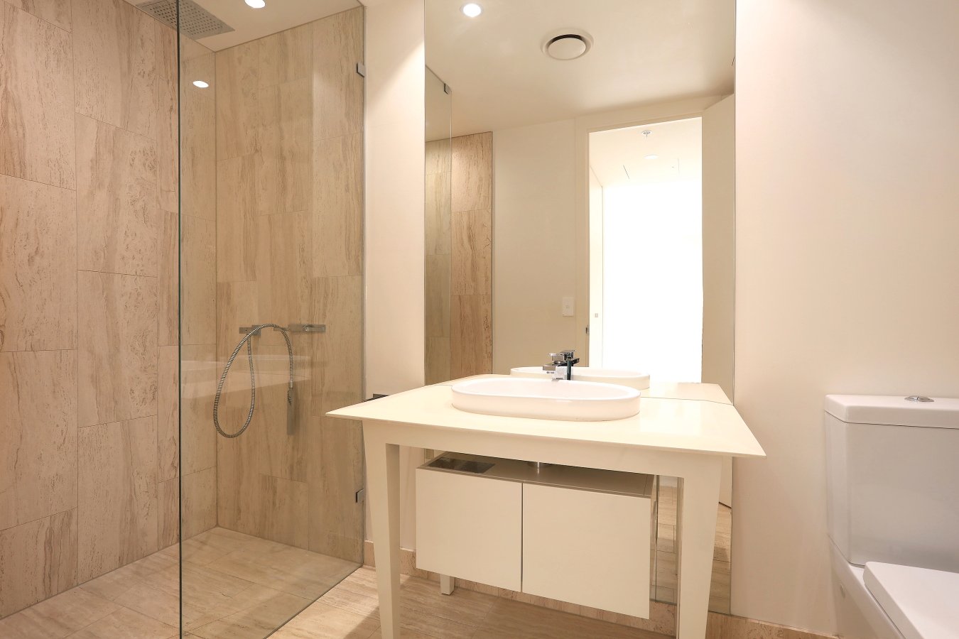 305W/1 Marina Drive BENOWA 12