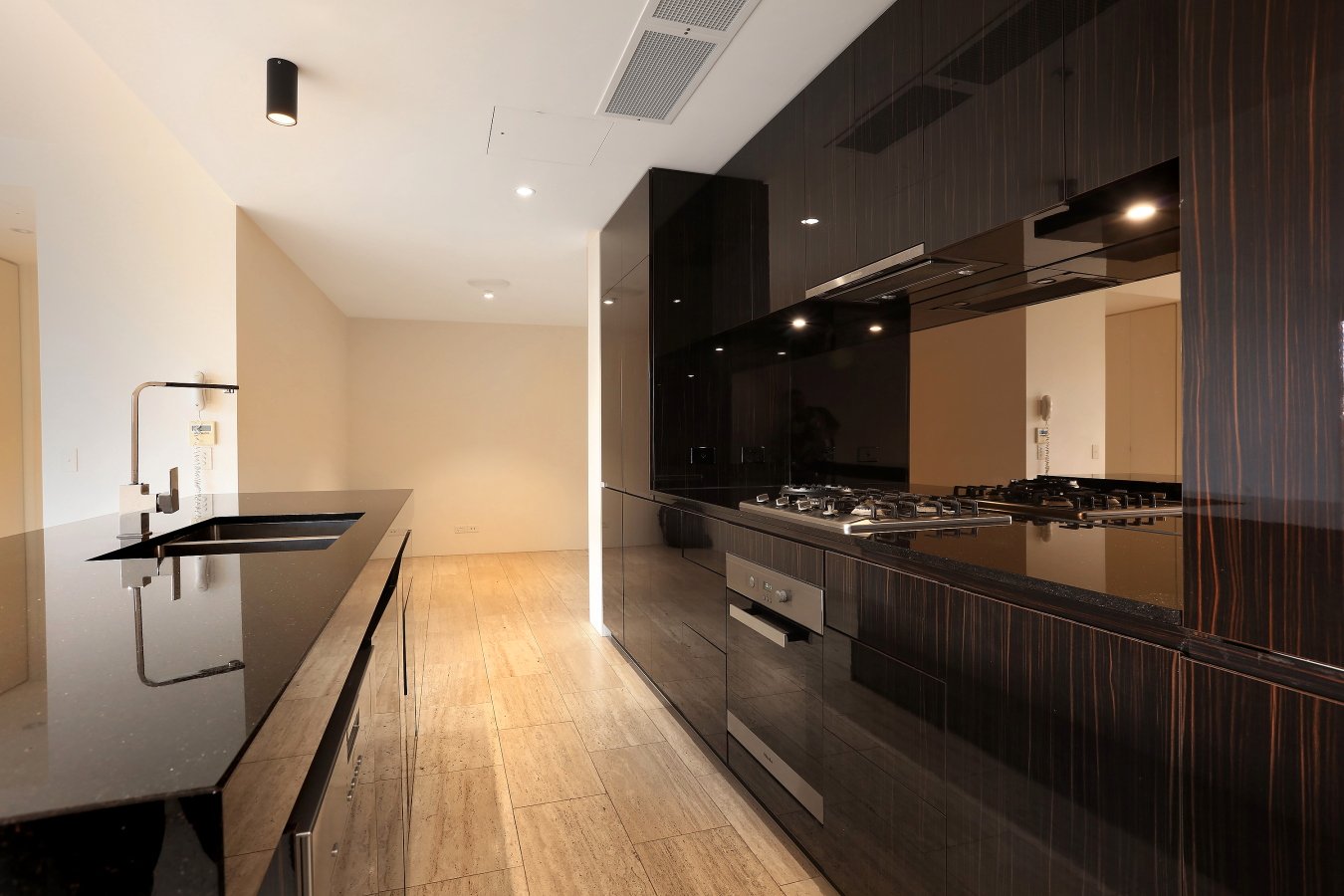 305W/1 Marina Drive BENOWA 13