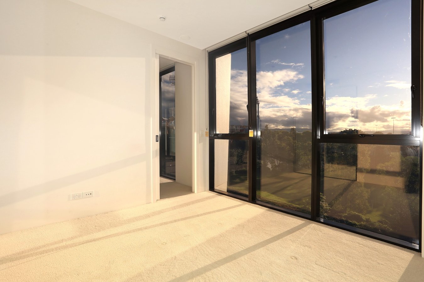 305W/1 Marina Drive BENOWA 14