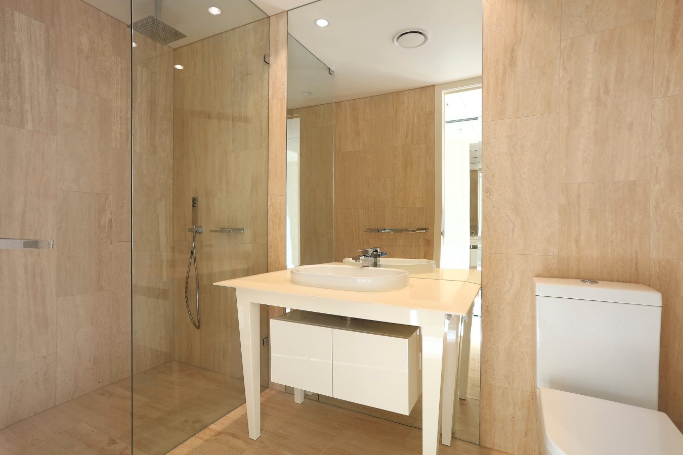 305W/1 Marina Drive BENOWA 16