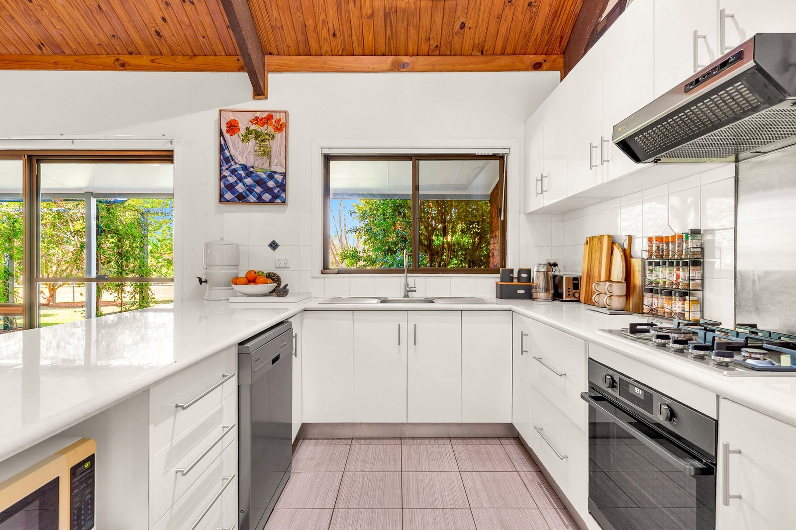 306 Eden Creek Road WYNEDEN 10