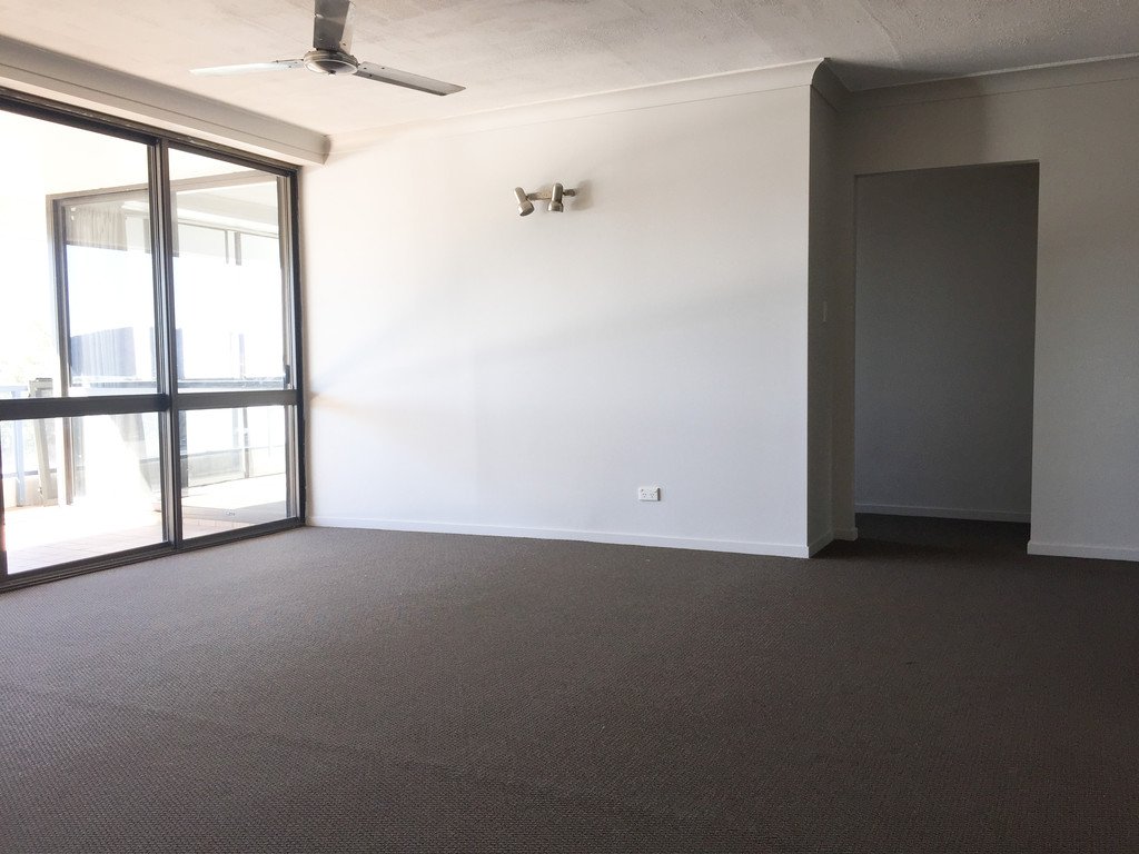 30/6 Eshelby Drive CANNONVALE 8