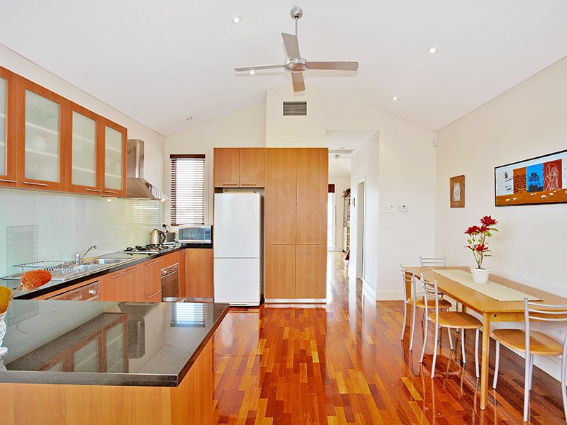 Gallery: 306 Esplanade East