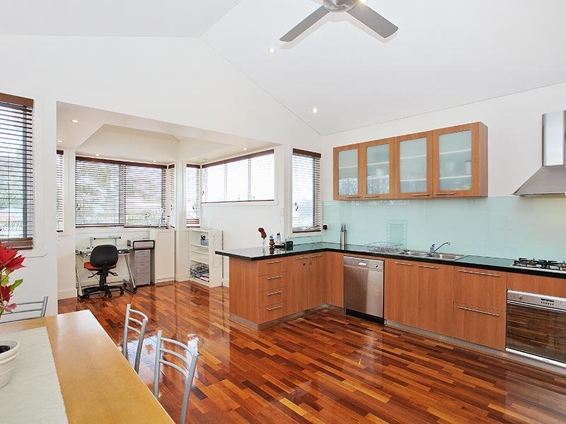Gallery: 306 Esplanade East