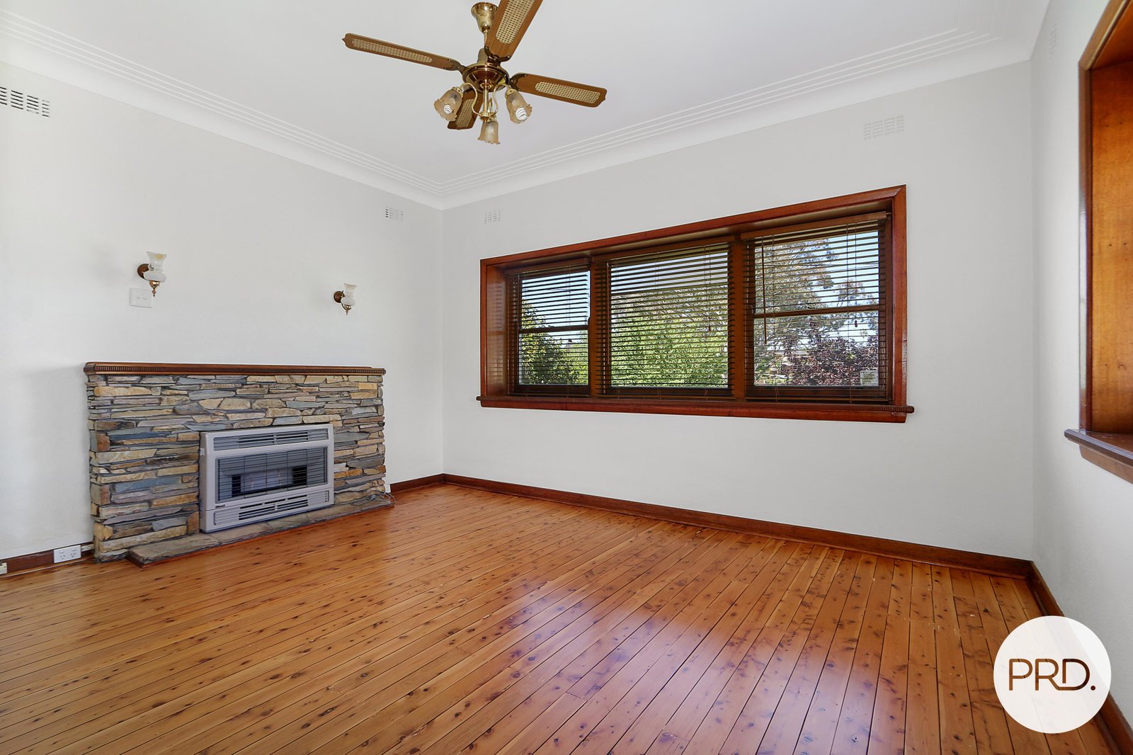 306 Walsh Street ALBURY 3