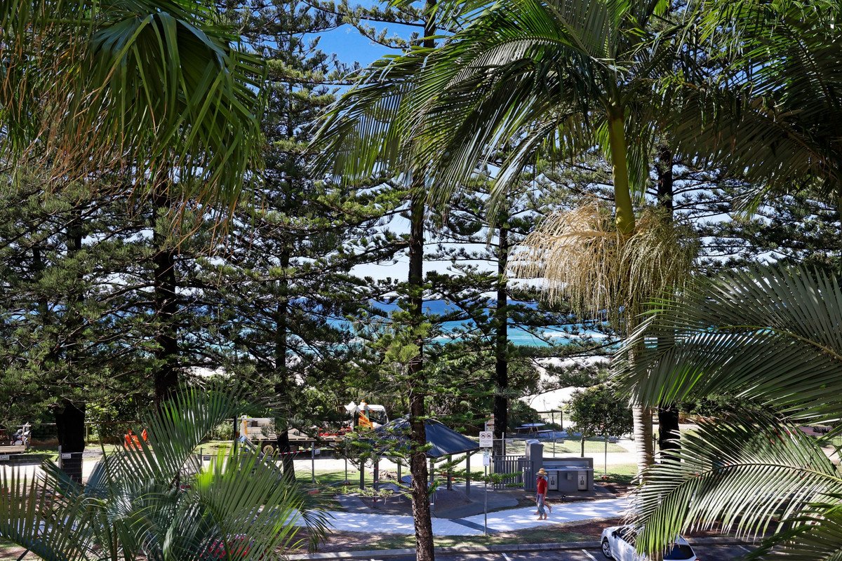 306/220 The Esplanade Burleigh Heads 11