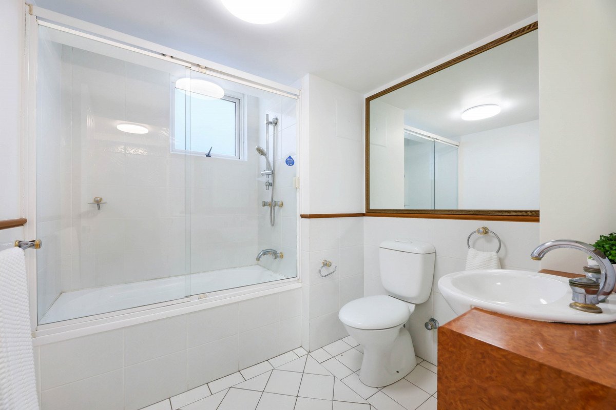 306/220 The Esplanade Burleigh Heads 20